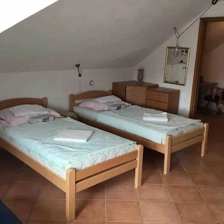 In Guest - 2 With Bathroom *